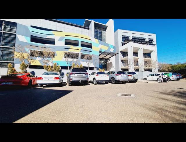 BUSINESS PROPERTY TO RENT IN MENLYN